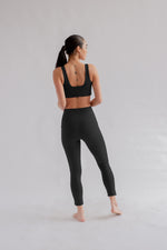 Load image into Gallery viewer, Compressive High-Rise Pocket Legging - Black
