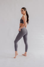 Load image into Gallery viewer, Compressive High-Rise Pocket Legging - Moon

